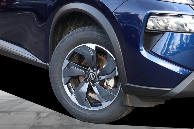 Nissan Rogue Vehicle Image 03