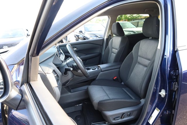 Nissan Rogue Vehicle Image 08