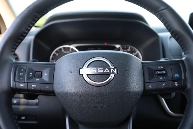 Nissan Rogue Vehicle Image 09