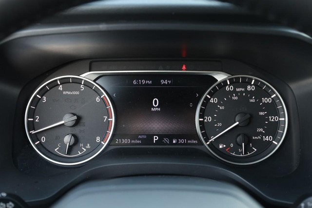 Nissan Rogue Vehicle Image 10
