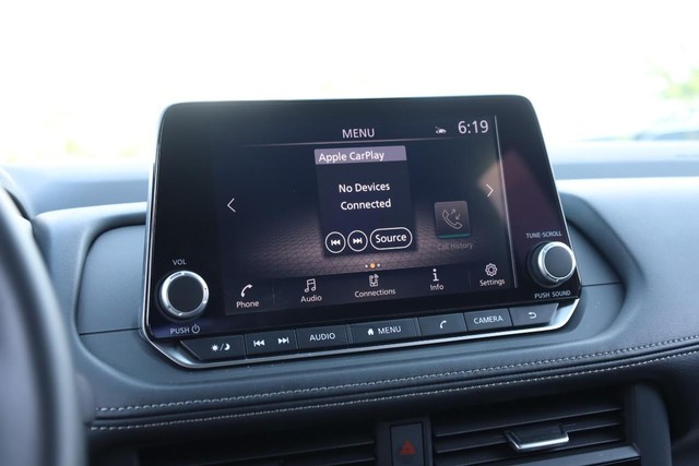 Nissan Rogue Vehicle Image 11