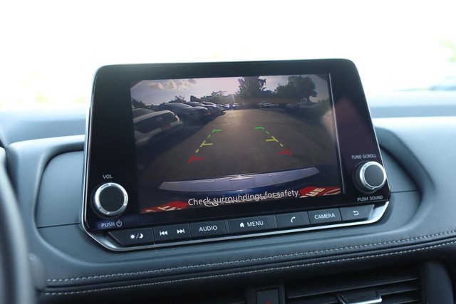 Nissan Rogue Vehicle Image 12