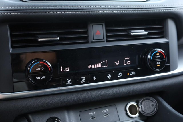 Nissan Rogue Vehicle Image 13