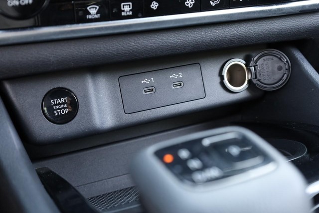 Nissan Rogue Vehicle Image 14