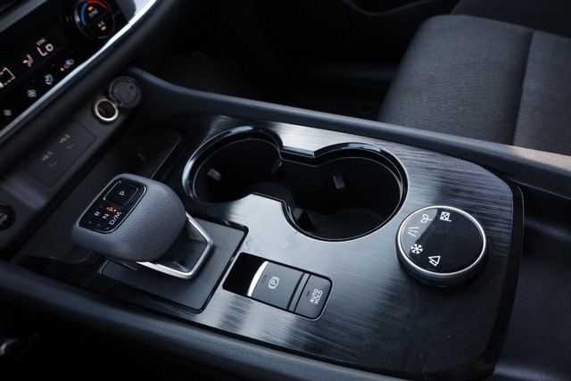 Nissan Rogue Vehicle Image 15