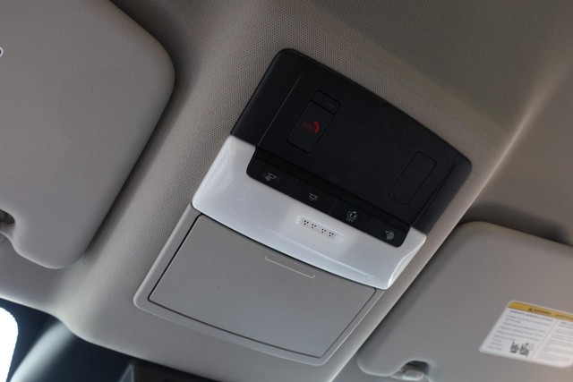 Nissan Rogue Vehicle Image 16