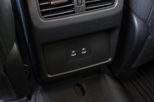 Nissan Rogue Vehicle Image 21