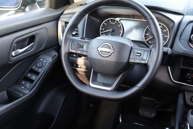 Nissan Rogue Vehicle Image 23