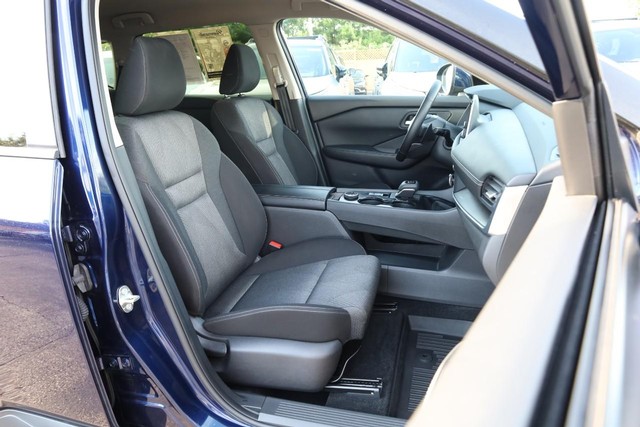 Nissan Rogue Vehicle Image 24