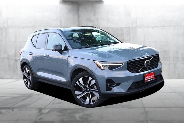 Volvo XC40 Vehicle Image 02
