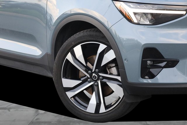 Volvo XC40 Vehicle Image 03