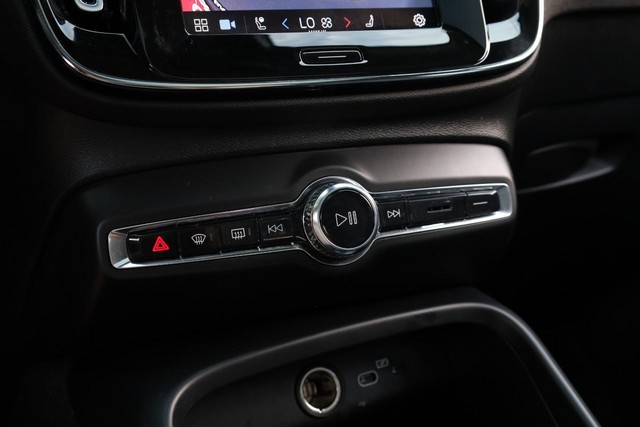 Volvo XC40 Vehicle Image 16