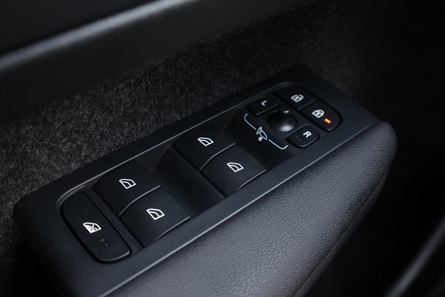 Volvo XC40 Vehicle Image 20