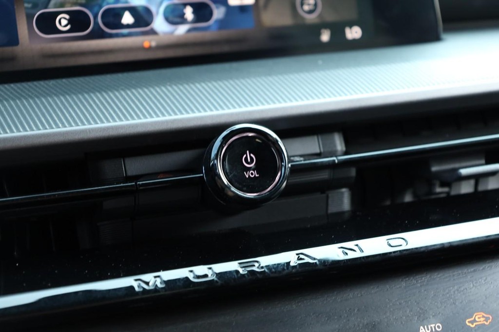 Nissan Murano Vehicle Image 13