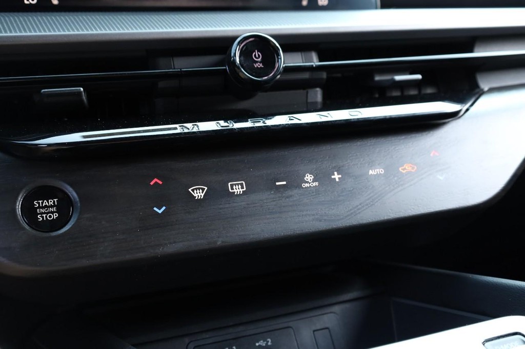 Nissan Murano Vehicle Image 14