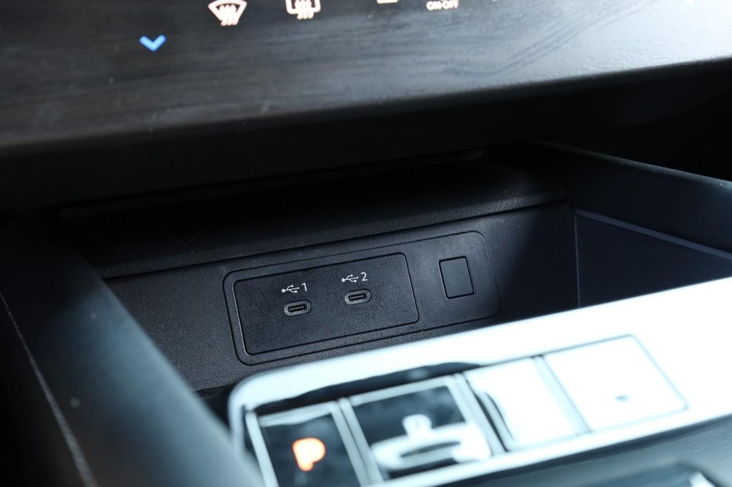 Nissan Murano Vehicle Image 15