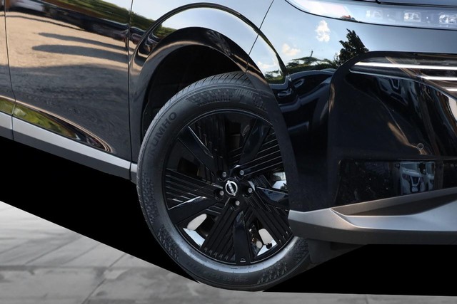 Nissan Murano Vehicle Full-screen Gallery Image 3