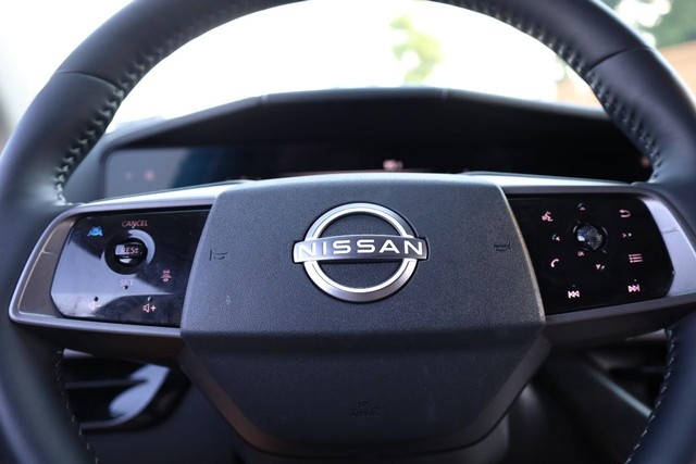 Nissan Murano Vehicle Full-screen Gallery Image 9