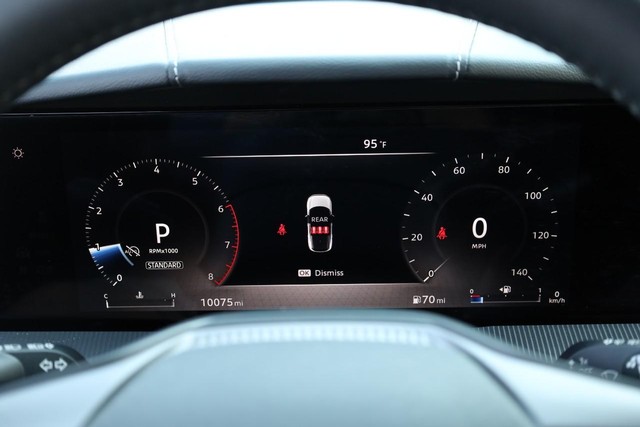 Nissan Murano Vehicle Full-screen Gallery Image 10