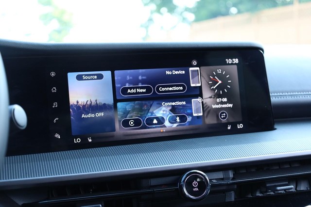 Nissan Murano Vehicle Full-screen Gallery Image 11
