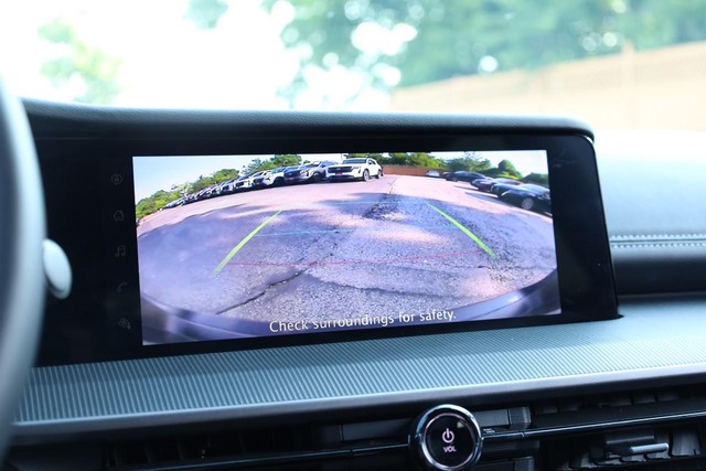 Nissan Murano Vehicle Full-screen Gallery Image 12