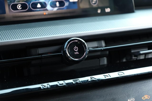 Nissan Murano Vehicle Full-screen Gallery Image 13