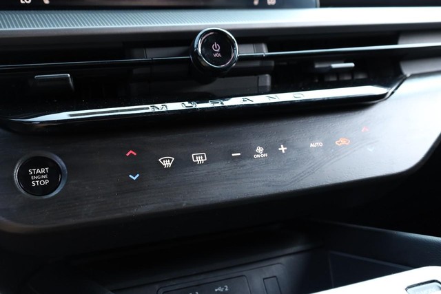 Nissan Murano Vehicle Full-screen Gallery Image 14
