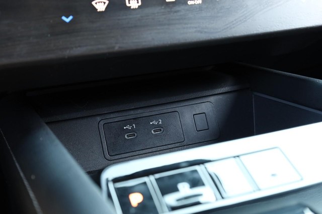 Nissan Murano Vehicle Full-screen Gallery Image 15