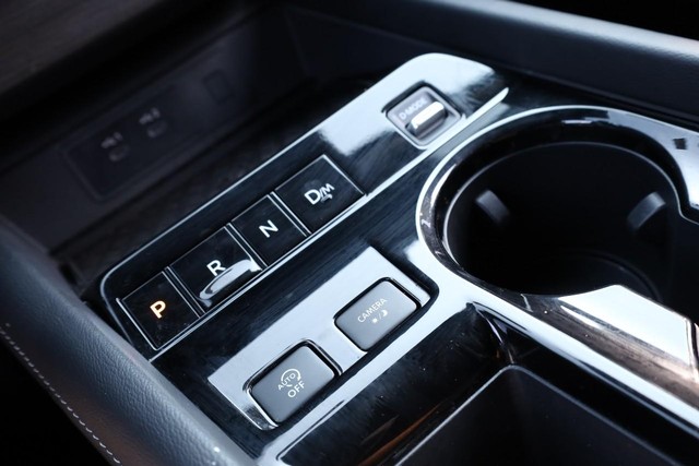 Nissan Murano Vehicle Full-screen Gallery Image 16