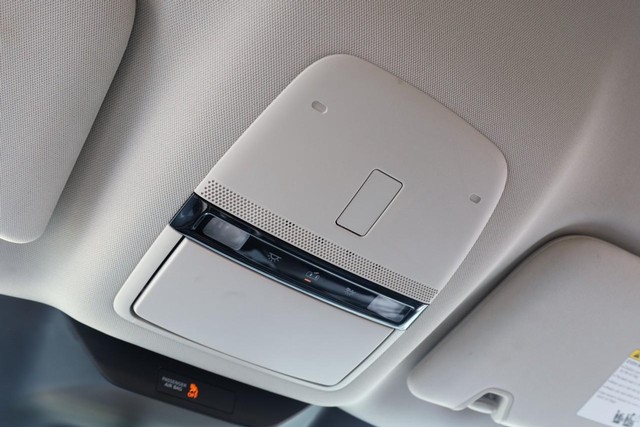 Nissan Murano Vehicle Full-screen Gallery Image 17