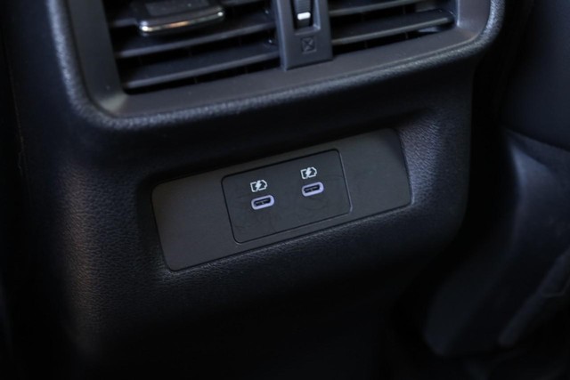 Nissan Murano Vehicle Full-screen Gallery Image 22