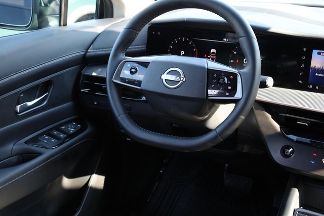 Nissan Murano Vehicle Full-screen Gallery Image 24