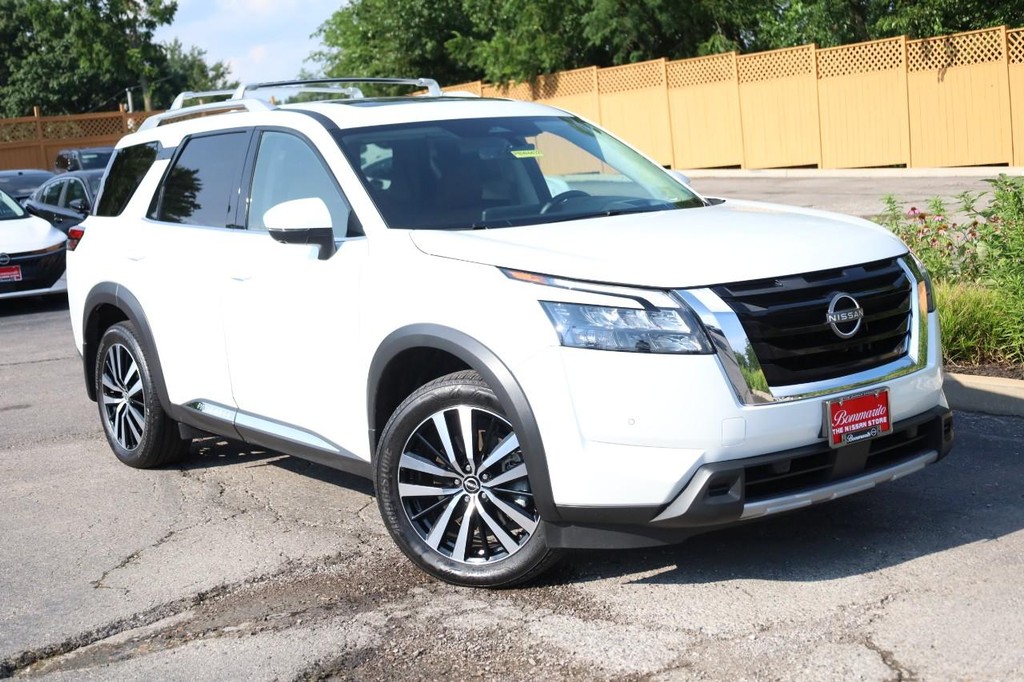 Nissan Pathfinder Vehicle Image 02