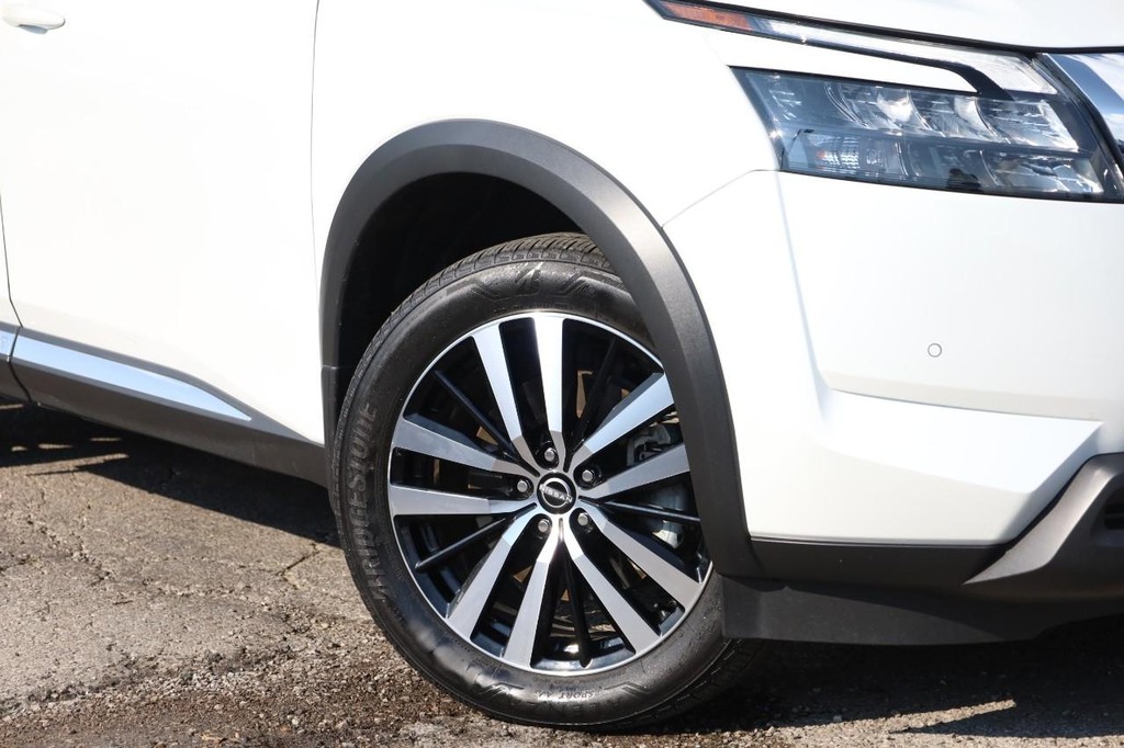 Nissan Pathfinder Vehicle Image 03