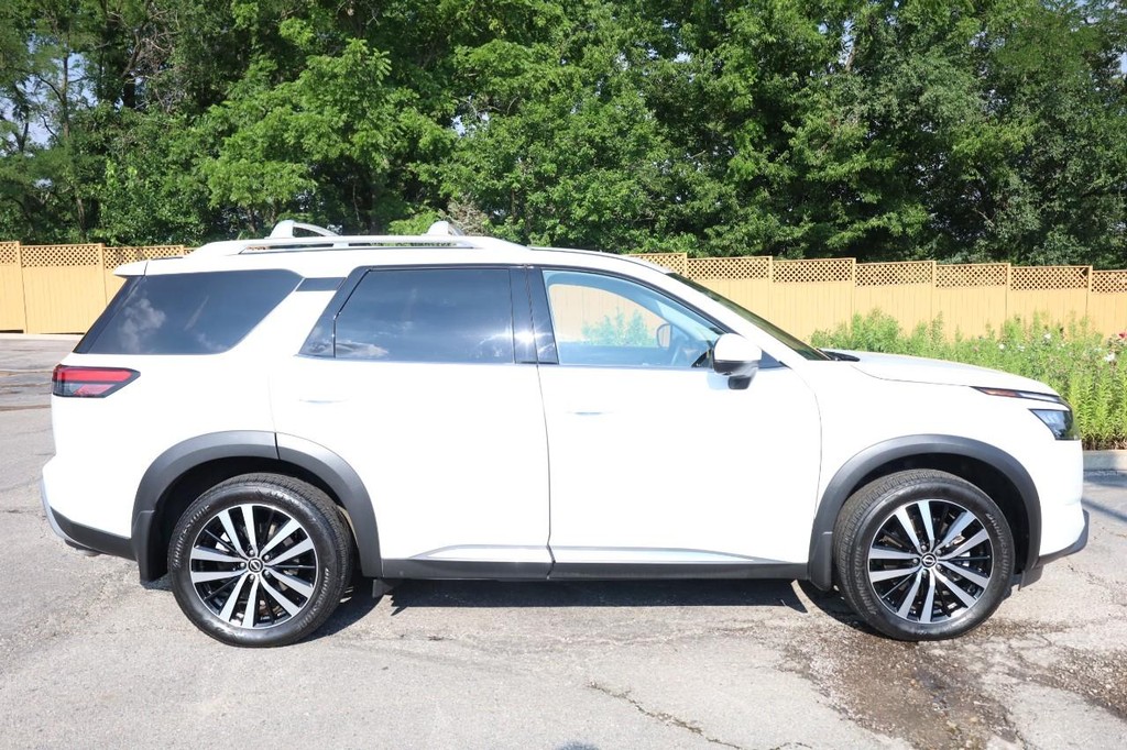Nissan Pathfinder Vehicle Image 05