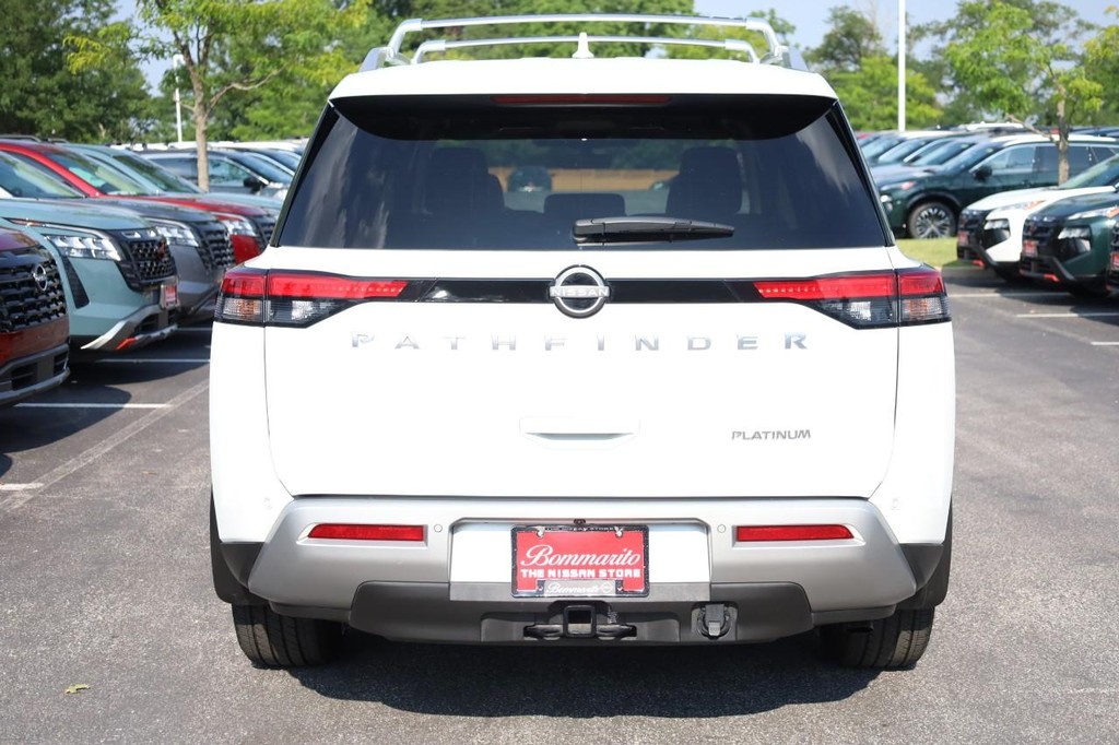 Nissan Pathfinder Vehicle Image 06