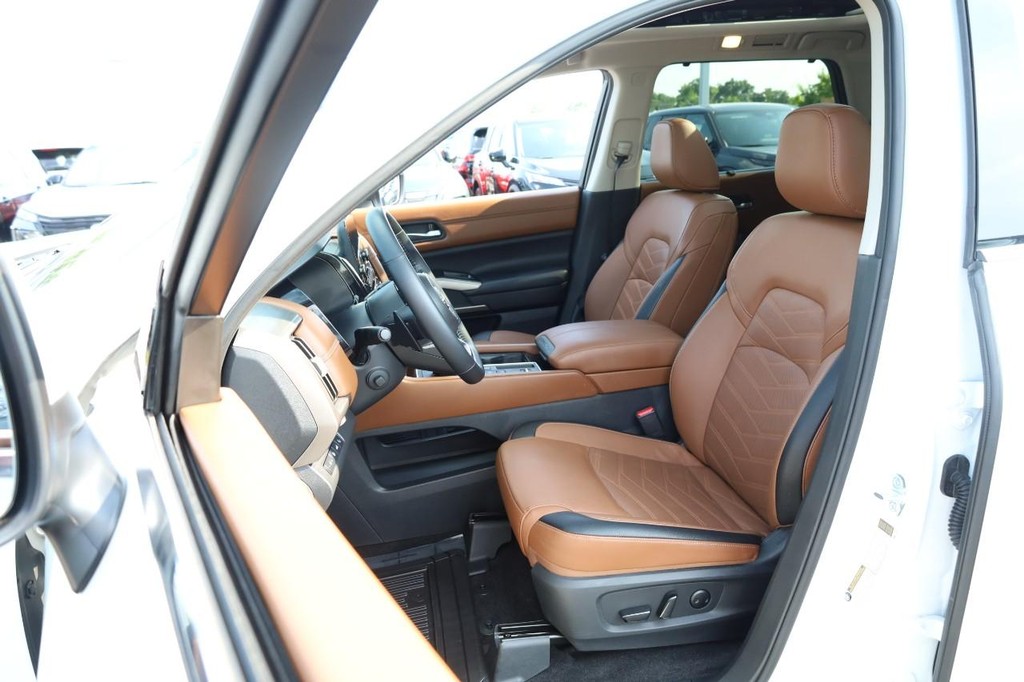 Nissan Pathfinder Vehicle Image 10