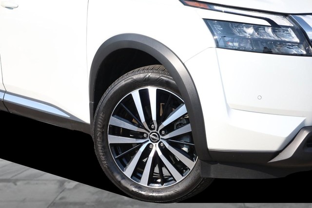 Nissan Pathfinder Vehicle Image 03