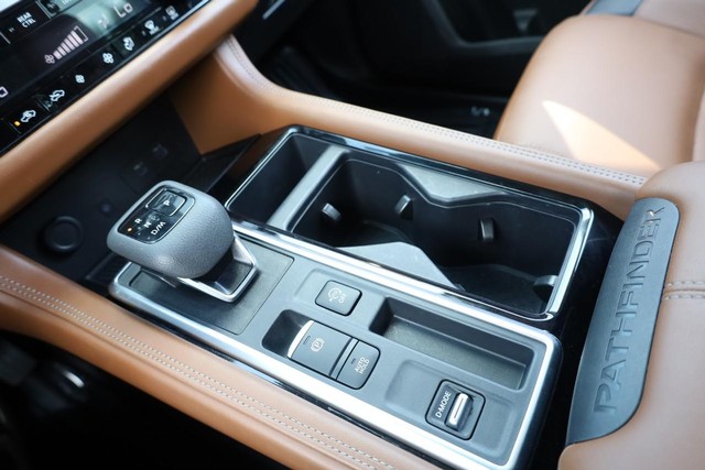 Nissan Pathfinder Vehicle Image 20