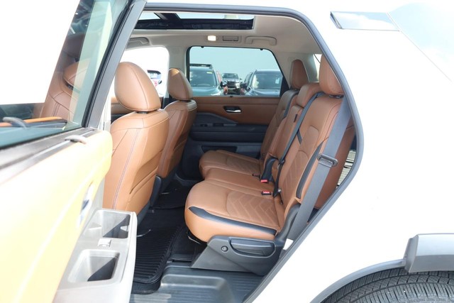 Nissan Pathfinder Vehicle Image 25