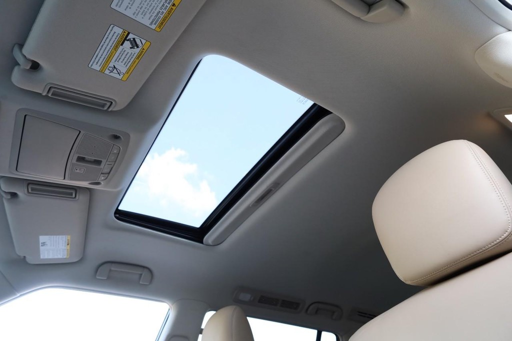 Nissan Armada Vehicle Image 11