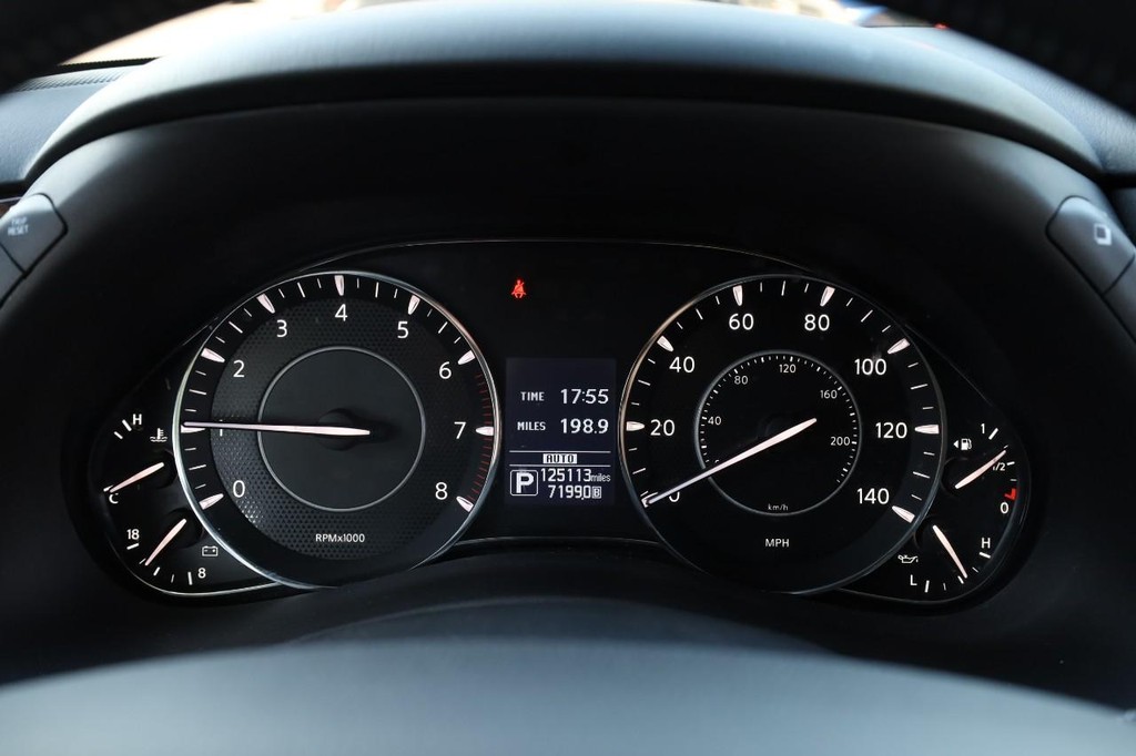Nissan Armada Vehicle Image 13