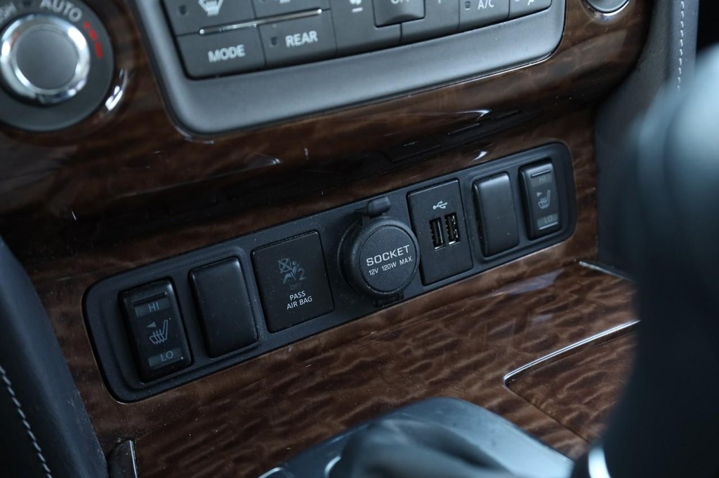 Nissan Armada Vehicle Image 19
