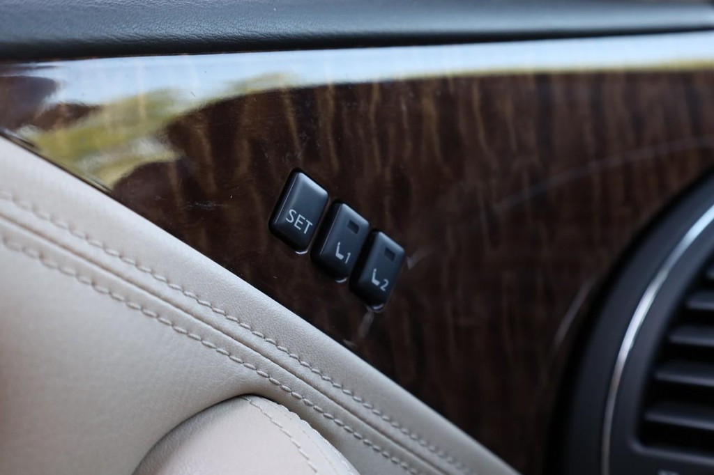 Nissan Armada Vehicle Image 23