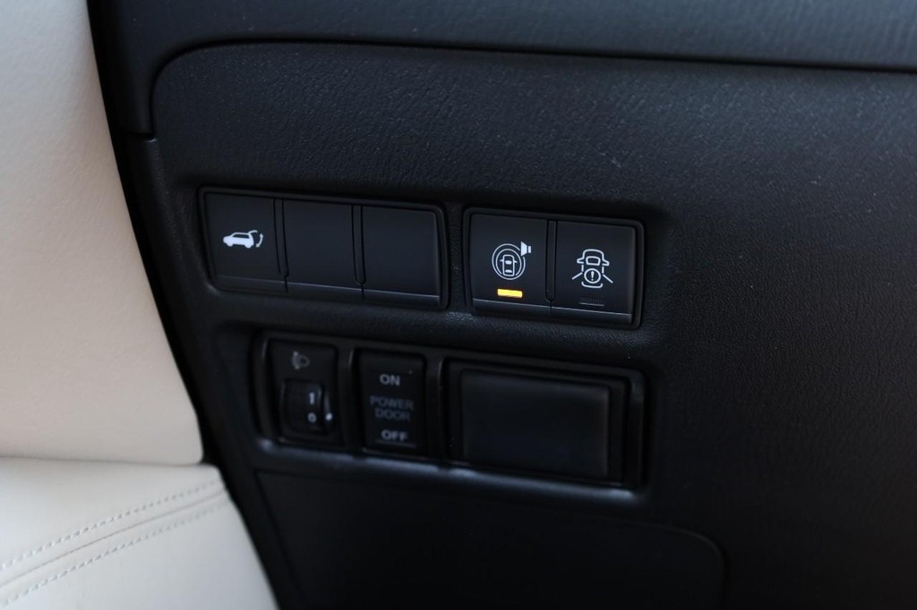 Nissan Armada Vehicle Image 24