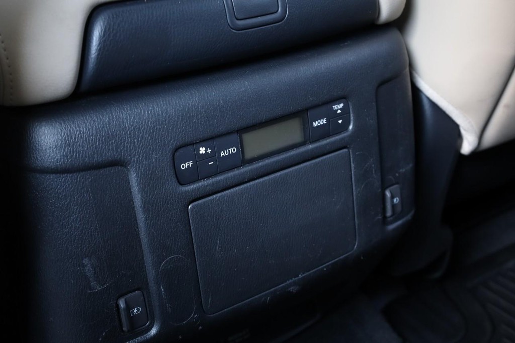 Nissan Armada Vehicle Image 26