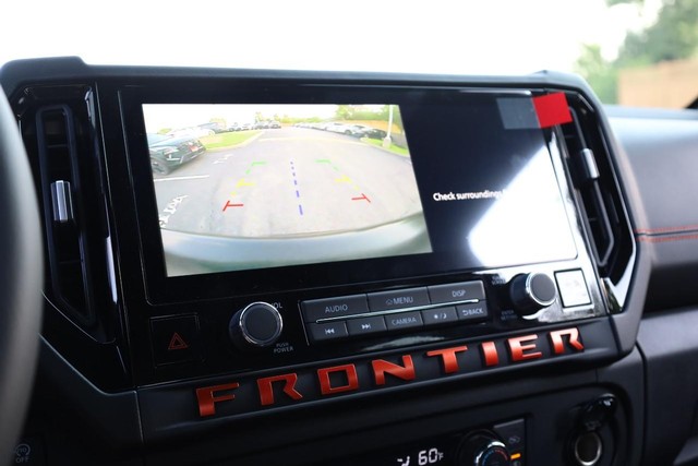 Nissan Frontier Vehicle Image 12