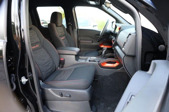 Nissan Frontier Vehicle Image 25