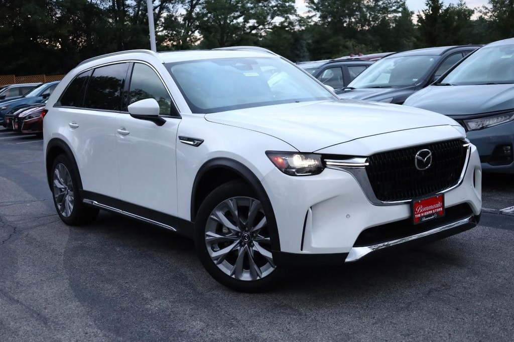Mazda CX-90 Vehicle Full-screen Gallery Image 2