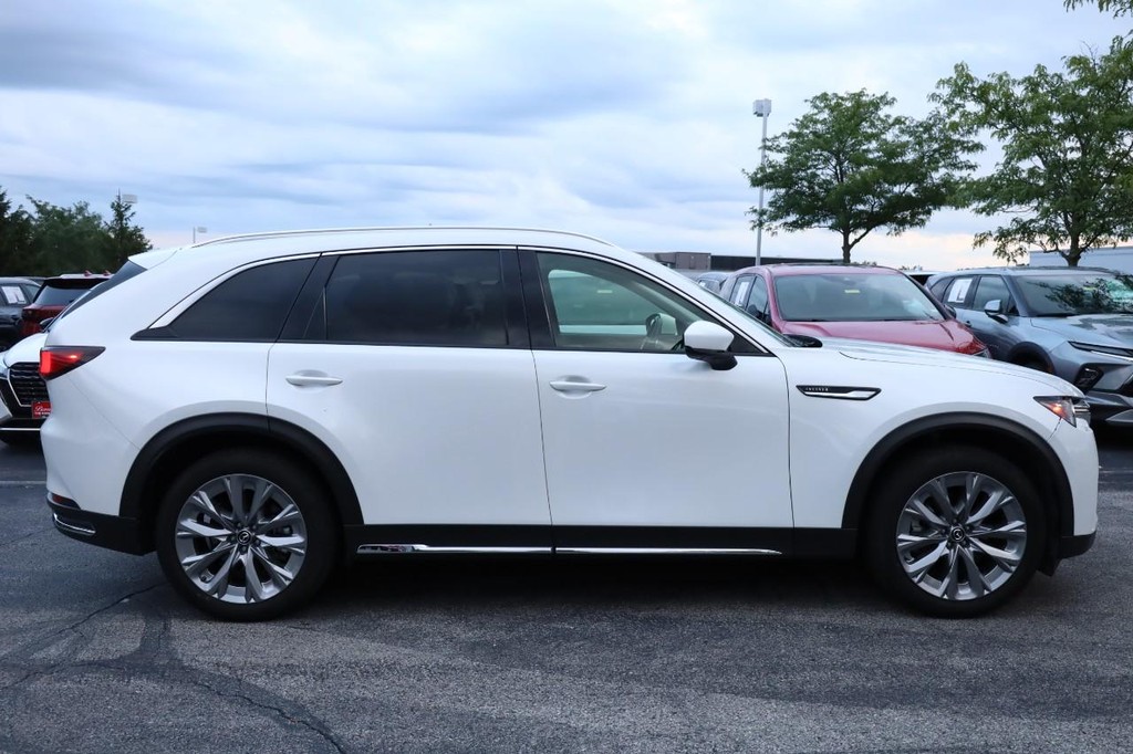 Mazda CX-90 Vehicle Full-screen Gallery Image 5
